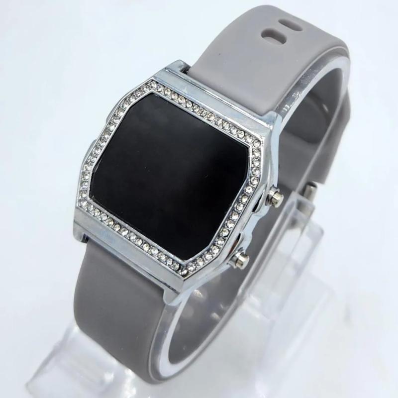 Chic Octagonal Rhinestone Fashion Watch